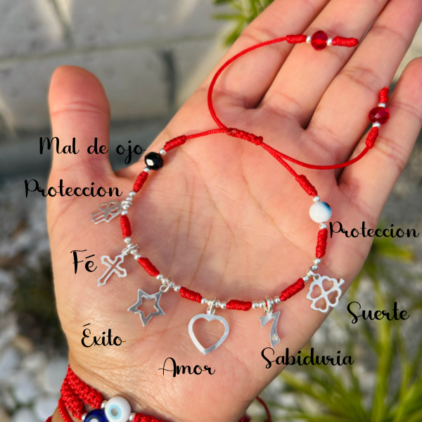 Pulsera roja con dijes de protección en plata
