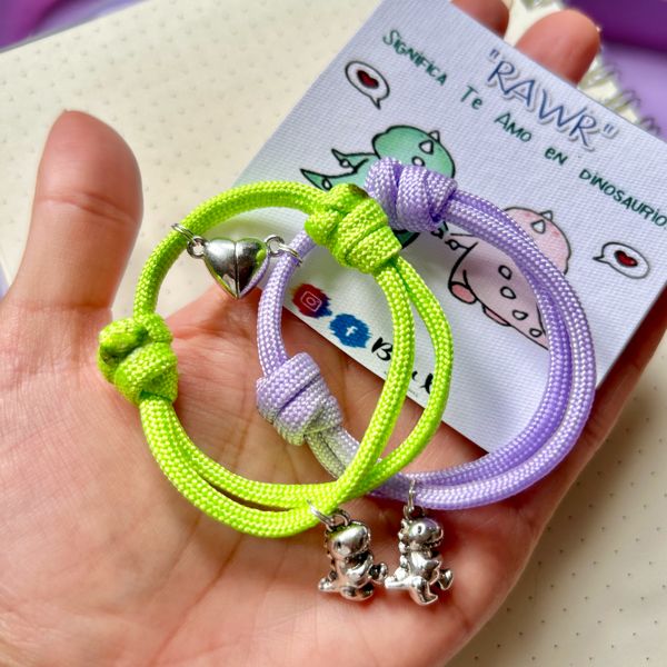 Rawr con imán y paracord