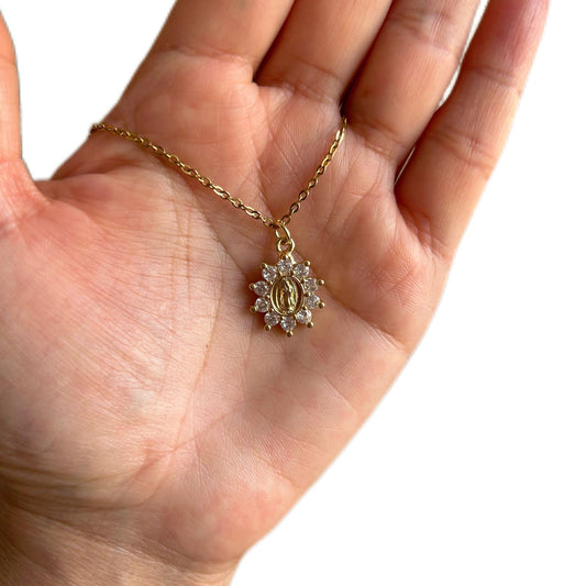 Virgen de Guadalupe flor zirconias blancas