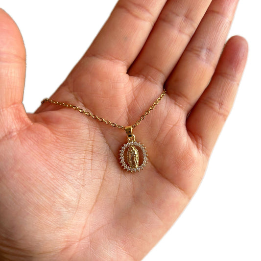 Virgen con circulo de zirconias blancas